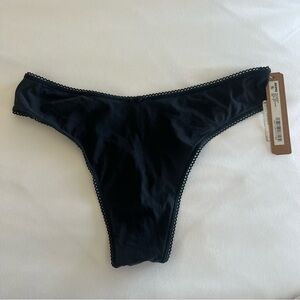 SKIMS fits everybody picot thong